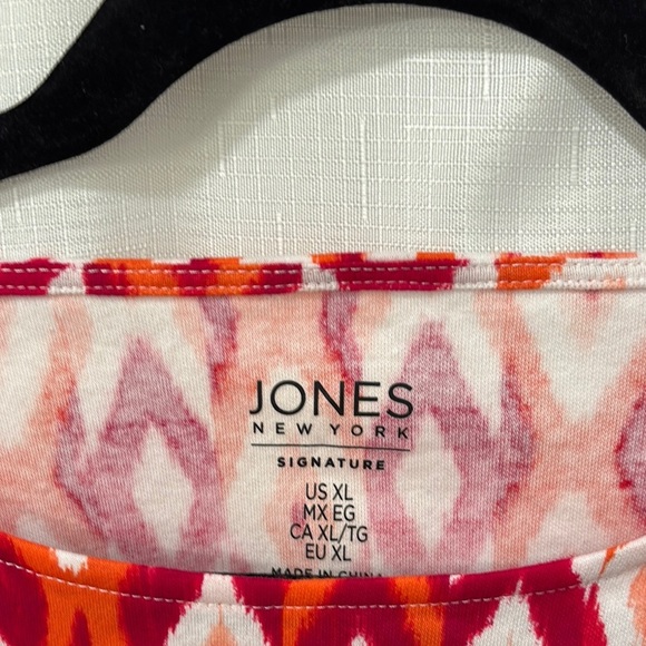 Jones New York Women's Red and Orange Patterned Top NWT - Picture 2 of 4